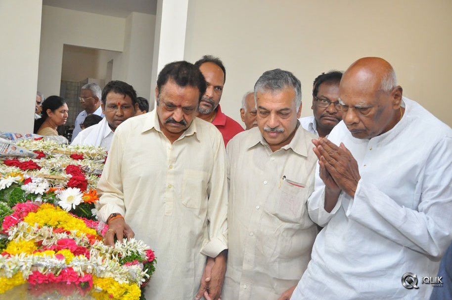 Celebs-Pay-Condolences-to-C-Narayana-Reddy